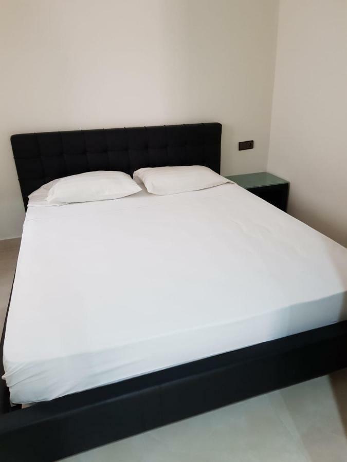 Saramica Seaside Apartment Фнидек Экстерьер фото